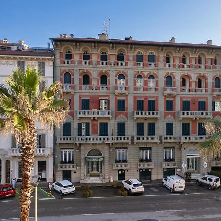 Hotel Residence Esplanade Viareggio Esterno foto
