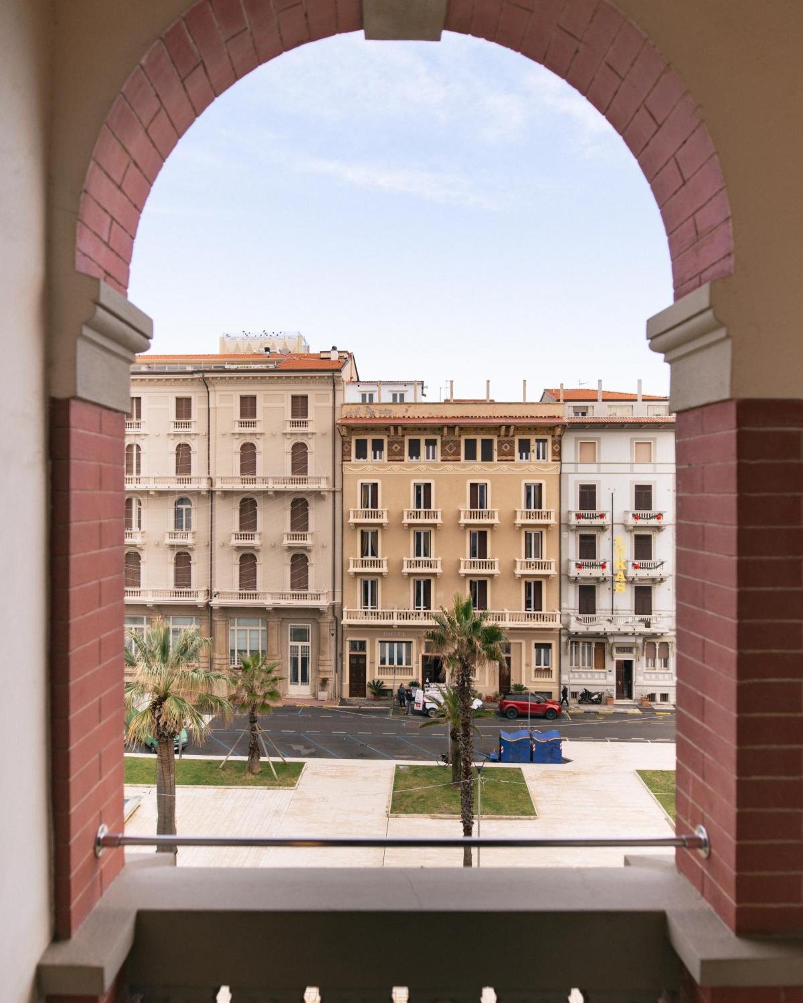 Hotel Residence Esplanade Viareggio Esterno foto